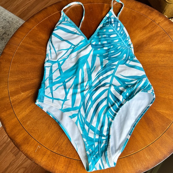 CUPSHE Low-Back, One Piece Bathing Suit - Picture 1 of 4